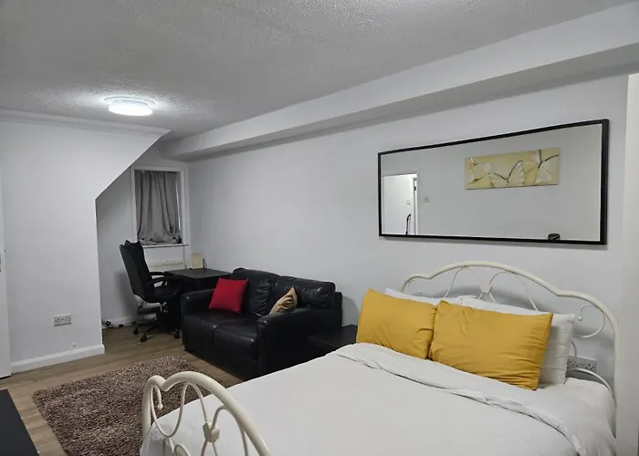Charming 3-Bedroom Retreat With Modern Comforts