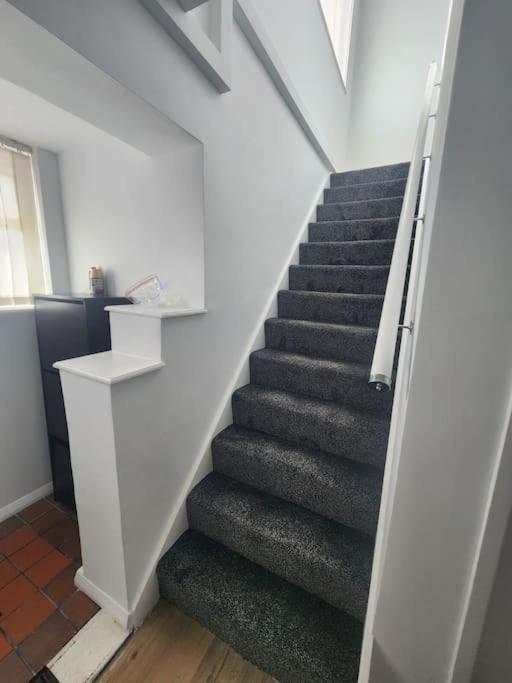 Charming 3-bedroom Retreat With Modern Comforts * South Ockendon