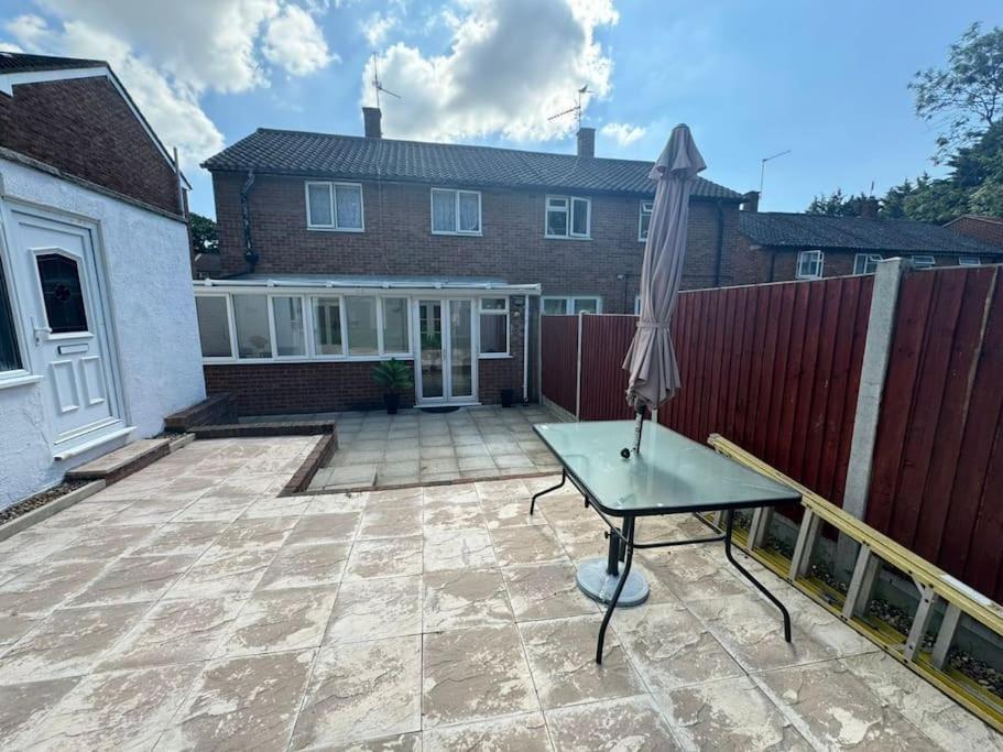 Charming 3-bedroom Retreat With Modern Comforts * South Ockendon