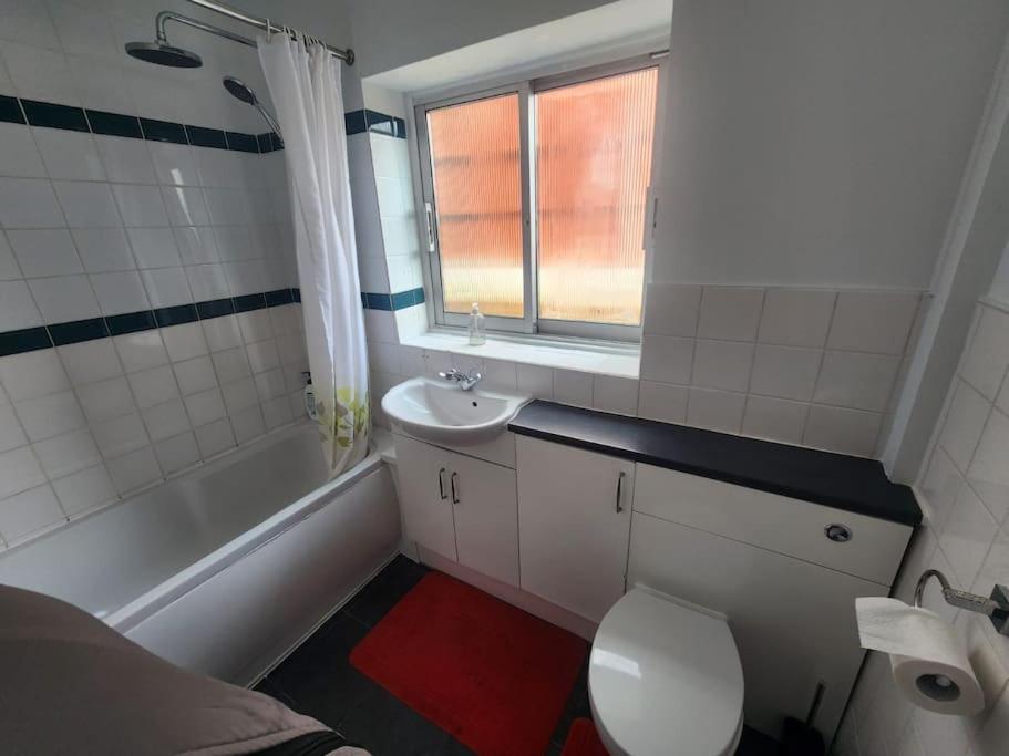 Charming 3-bedroom Retreat With Modern Comforts Apartment South Ockendon