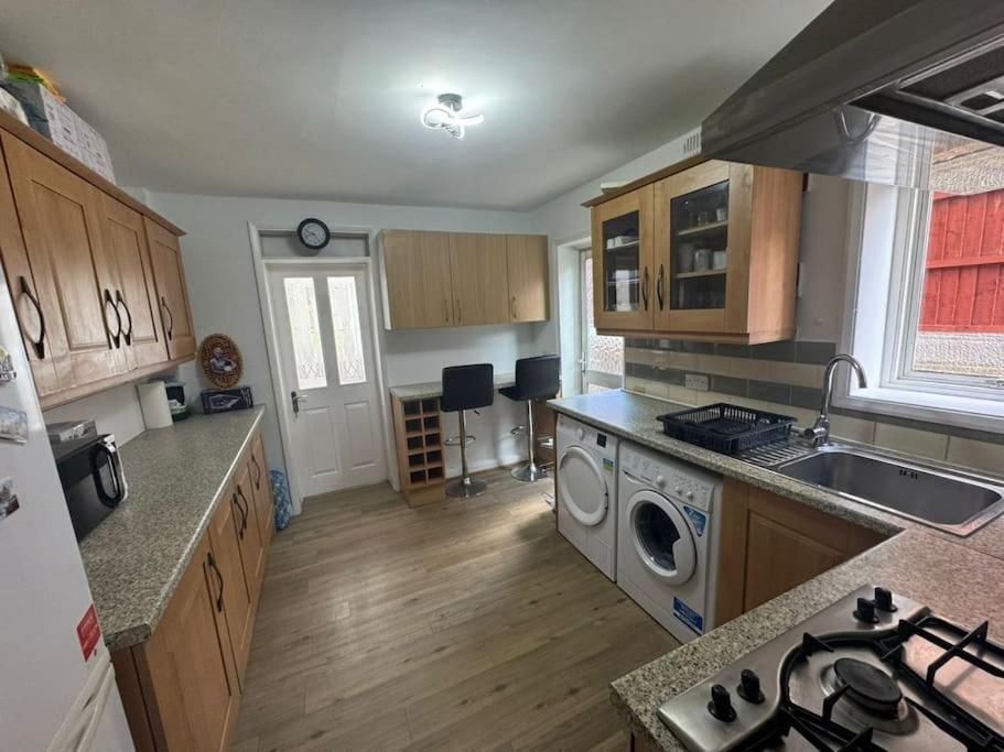 Charming 3-bedroom Retreat With Modern Comforts South Ockendon