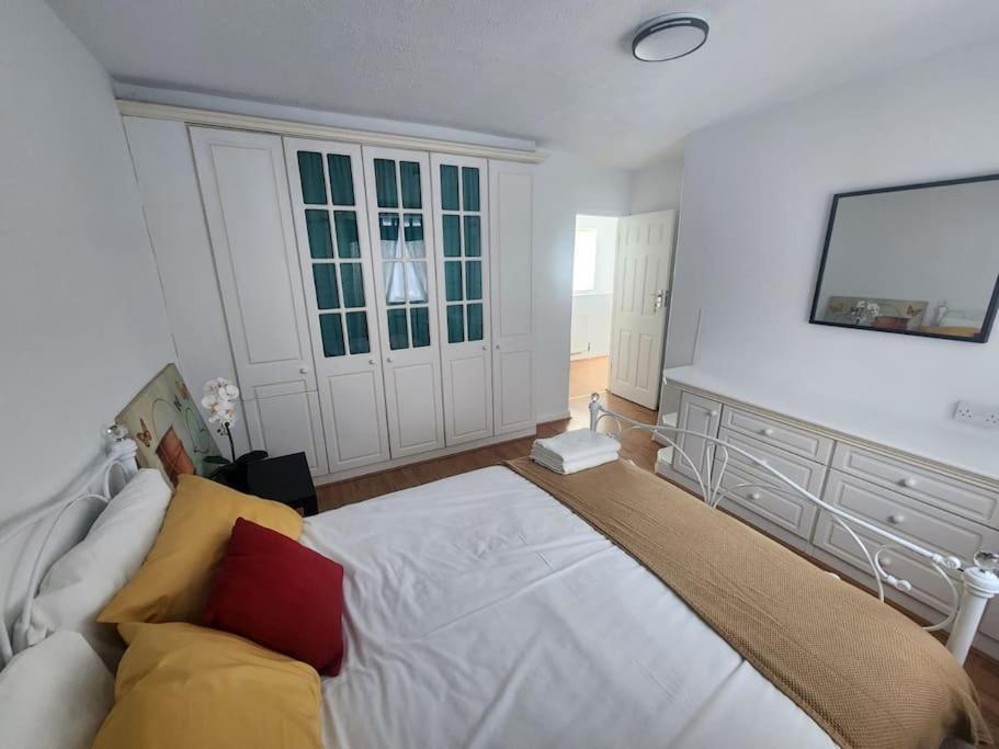Charming 3-bedroom Retreat With Modern Comforts Apartment