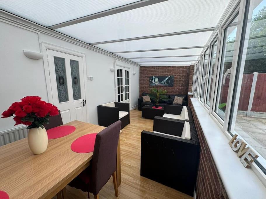 Charming 3-bedroom Retreat With Modern Comforts Apartment *