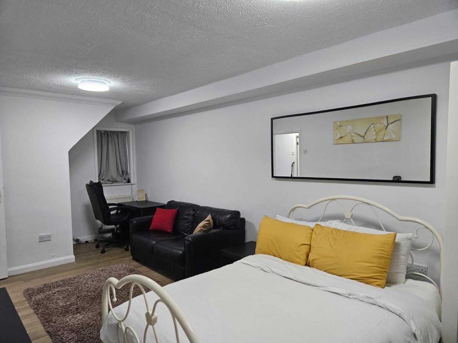 Charming 3-bedroom Retreat With Modern Comforts Apartment South Ockendon