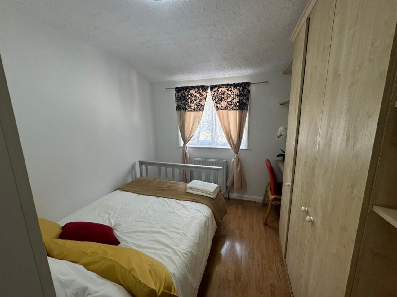 Charming 3-bedroom Retreat With Modern Comforts * South Ockendon